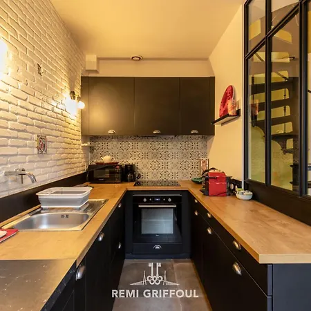 Feriehus La Veranda Enchantee 4 Garden & Fireplace Town Center Sleeps