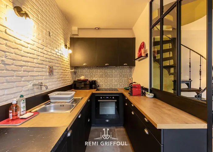 Feriehus La Veranda Enchantee 4 Garden & Fireplace Town Center Sleeps