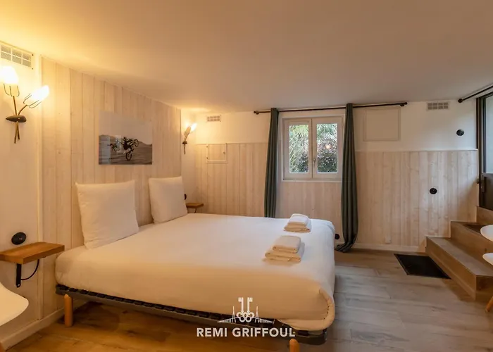 La Veranda Enchantee 4 Garden & Fireplace Town Center Sleeps *